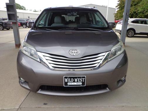 Predawn Gray Mica 2017 Toyota Sienna Limited Premium