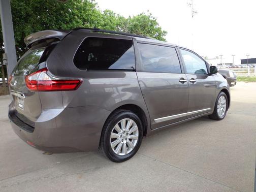 Predawn Gray Mica 2017 Toyota Sienna Limited Premium