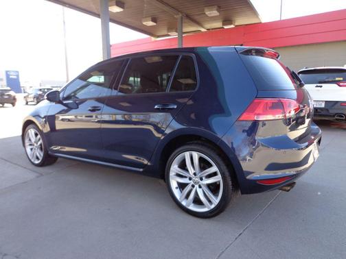 BLUE 2017 Volkswagen Golf TSI SE 4-Door