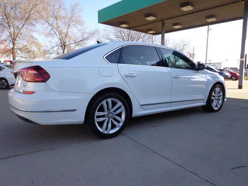 2017 Volkswagen Passat 1.8T SE w/Technology