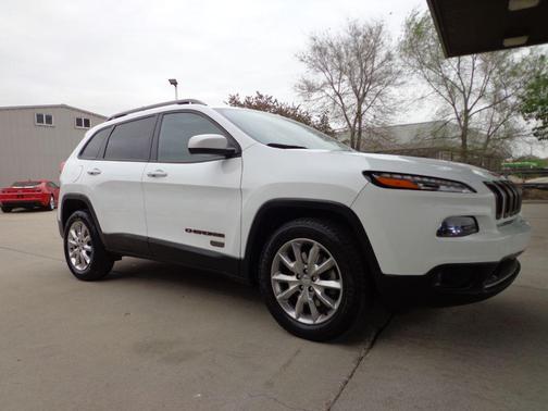 Bright White Clearcoat 2017 Jeep Cherokee Latitude
