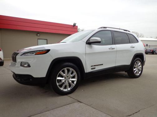Bright White Clearcoat 2017 Jeep Cherokee Latitude