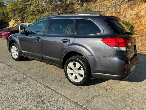 2011 Subaru Outback 2.5i Premium