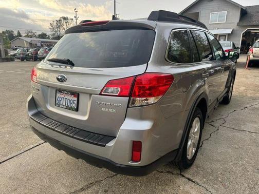2011 Subaru Outback 2.5i Limited