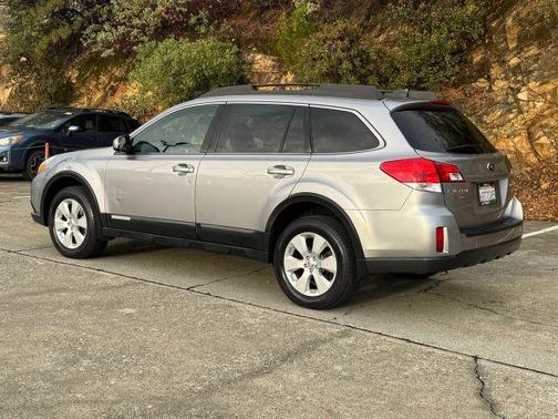 2011 Subaru Outback 2.5i Limited