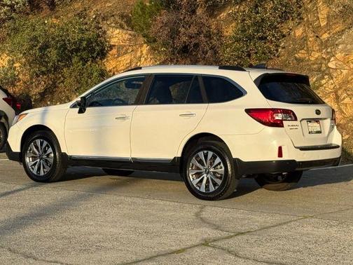 2017 Subaru Outback 2.5i Touring
