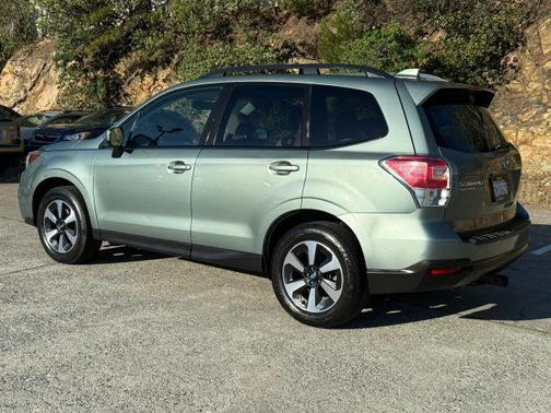 Jasmine Green Metallic 2017 Subaru Forester 2.5i Premium