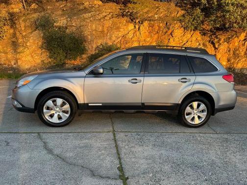 2011 Subaru Outback 3.6R Limited