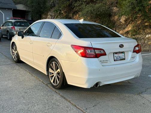 Crystal White Pearl 2017 Subaru Legacy 2.5i Limited