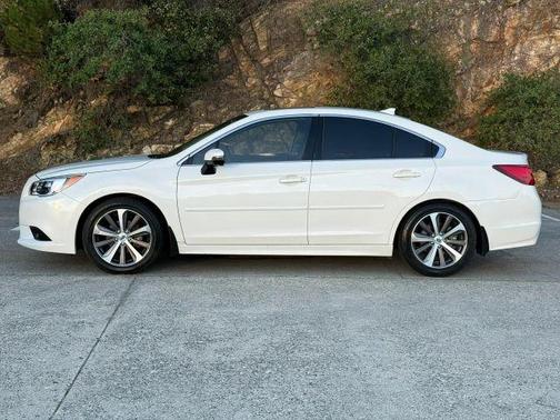 Crystal White Pearl 2017 Subaru Legacy 2.5i Limited
