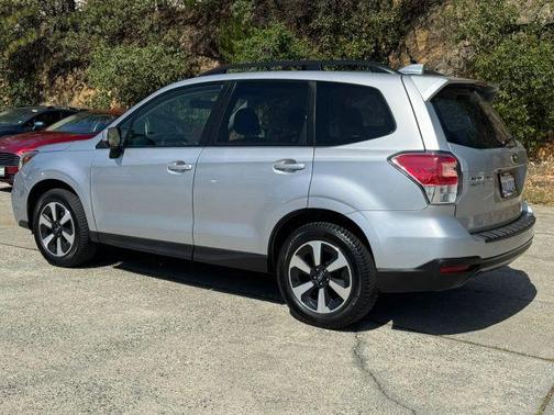 Ice Silver Metallic 2018 Subaru Forester 2.5i Premium