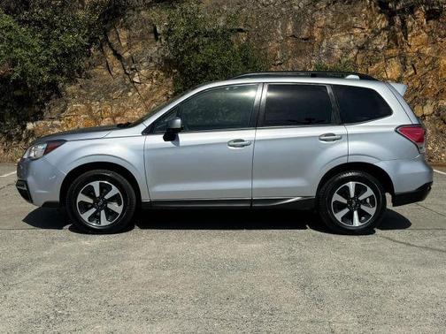 Ice Silver Metallic 2018 Subaru Forester 2.5i Premium