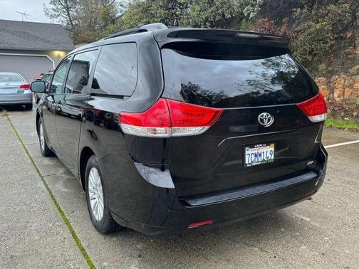 2013 Toyota Sienna XLE