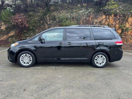 2013 Toyota Sienna XLE