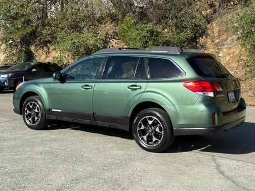 Cypress Green Pearl 2010 Subaru Outback 2.5i Premium