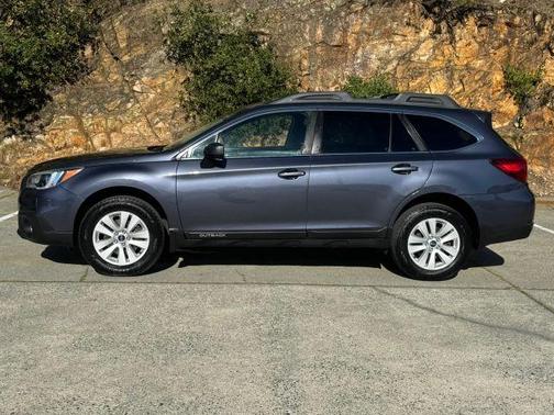 Carbide Gray Metallic 2017 Subaru Outback 2.5i Premium