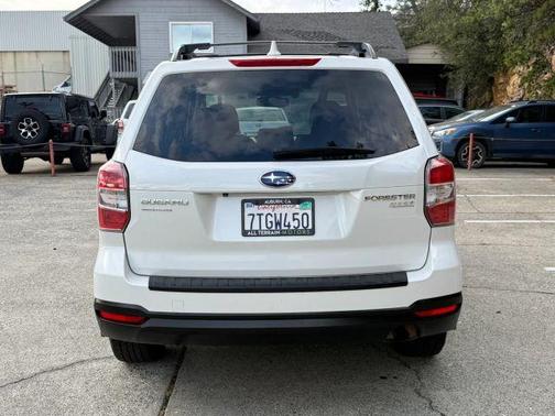 Crystal White Pearl 2016 Subaru Forester 2.5i Premium
