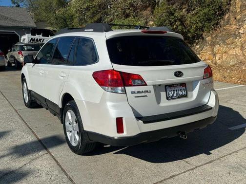 2011 Subaru Outback 2.5i Limited