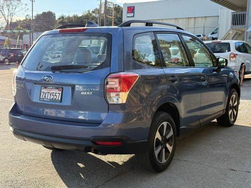 Quartz Blue Pearl 2017 Subaru Forester 2.5i