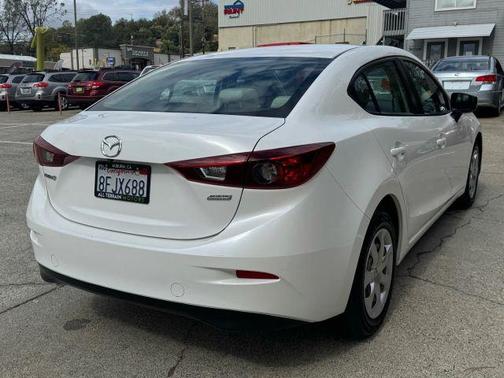 2018 Mazda Mazda3 Sport