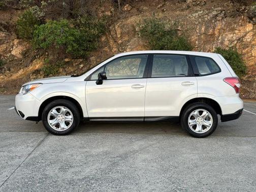 2014 Subaru Forester 2.5i