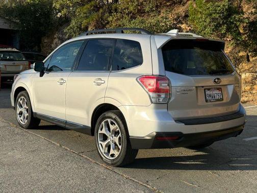 Ice Silver Metallic 2017 Subaru Forester 2.5i Touring