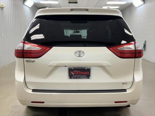2017 Toyota Sienna SE