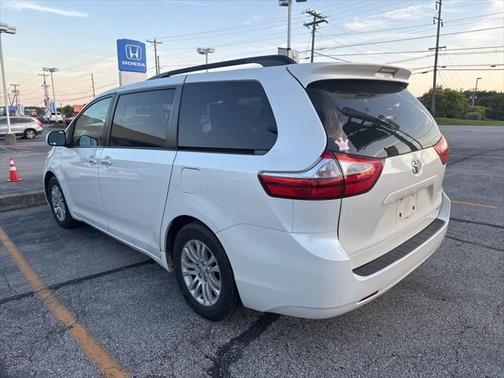 2017 Toyota Sienna SE