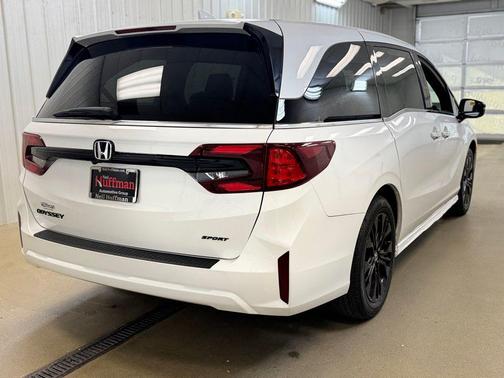 Platinum White Pearl 2026 Honda Odyssey Sport-L