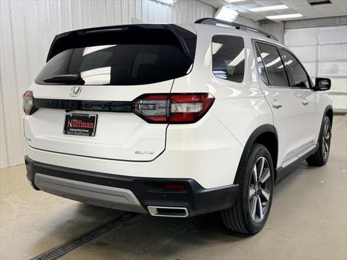 2023 Honda Pilot AWD Elite