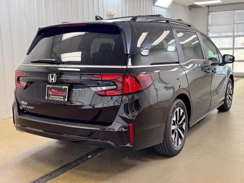 Crystal Black Pearl 2026 Honda Odyssey EX-L