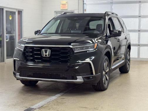 2025 Honda Pilot Touring 8-Passenger