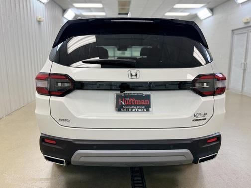 2025 Honda Pilot Touring 8-Passenger
