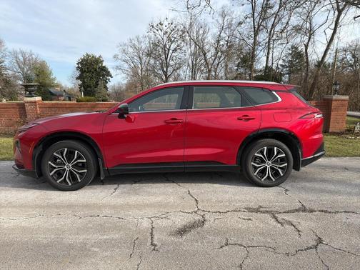 2025 Toyota Crown Signia XLE