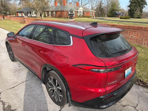 2025 Toyota Crown Signia XLE