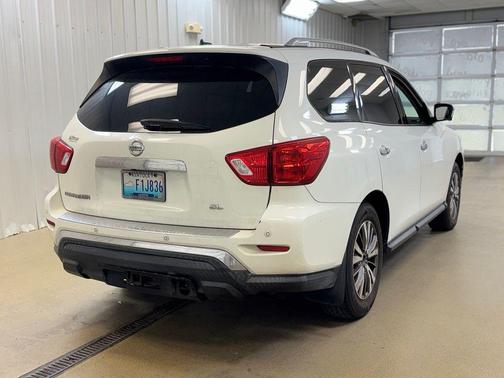 Glacier White 2018 Nissan Pathfinder SL