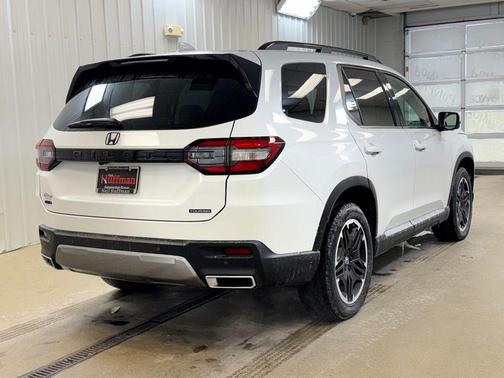 2026 Honda Pilot Touring 8-Passenger