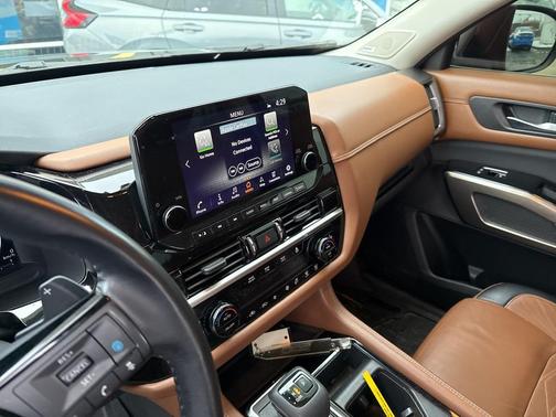 2022 Nissan Pathfinder Platinum 4WD