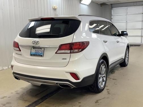 2017 Hyundai SANTA FE SE