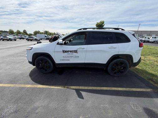 Bright White Clearcoat 2016 Jeep Cherokee Altitude
