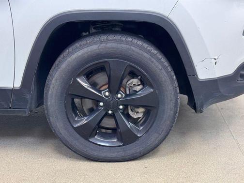 Bright White Clearcoat 2016 Jeep Cherokee Altitude