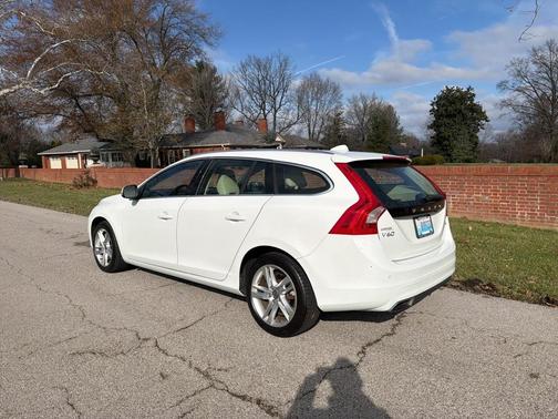 2015 Volvo V60 T5 Premier Plus