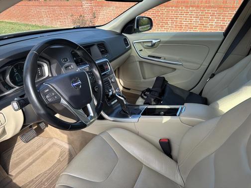 2015 Volvo V60 T5 Premier Plus