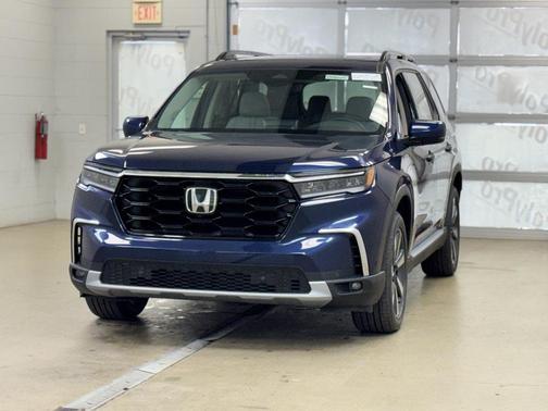 2025 Honda Pilot Touring 8-Passenger