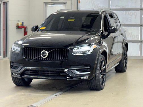 Onyx Black Metallic 2023 Volvo XC90 B6 Plus 7-Seater