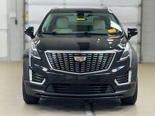 Stellar Black Metallic 2020 Cadillac XT5 Premium Luxury