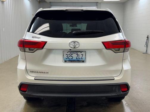 2019 Toyota Highlander LE I4