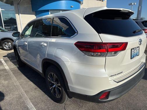 2019 Toyota Highlander LE I4