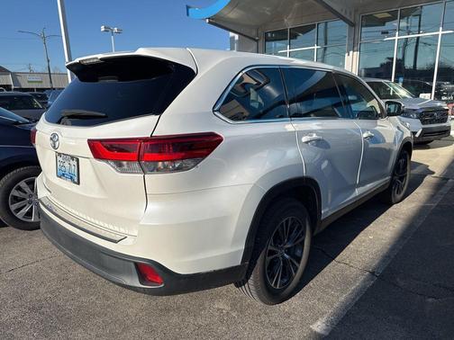 2019 Toyota Highlander LE I4