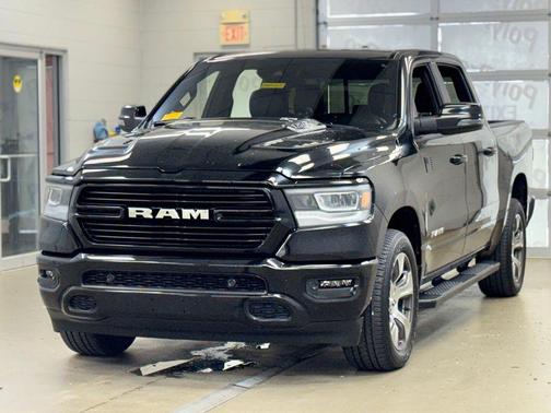 Diamond Black Crystal Pearlcoat 2023 RAM 1500 Laramie